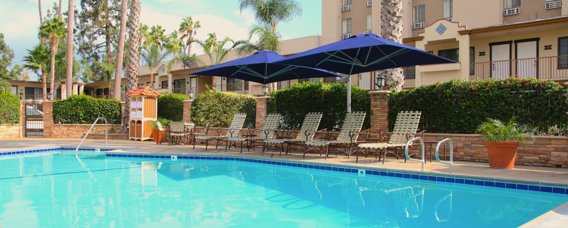 outdoor pool area at Park Vue Inn in Anaheim, CA